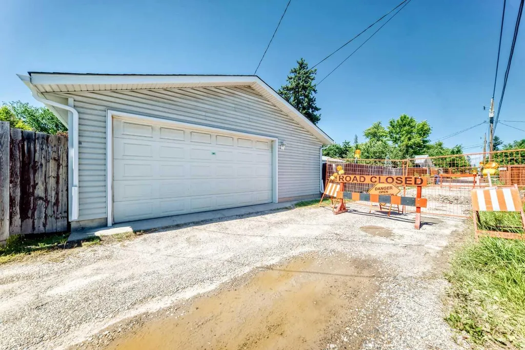 5608 Buckthorn Road NW Calgary AB T2K 2Y5