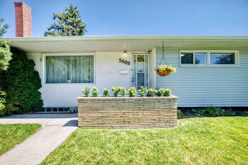 5608 Buckthorn Road NW Calgary AB T2K 2Y5
