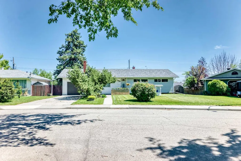 5608 Buckthorn Road NW Calgary AB T2K 2Y5