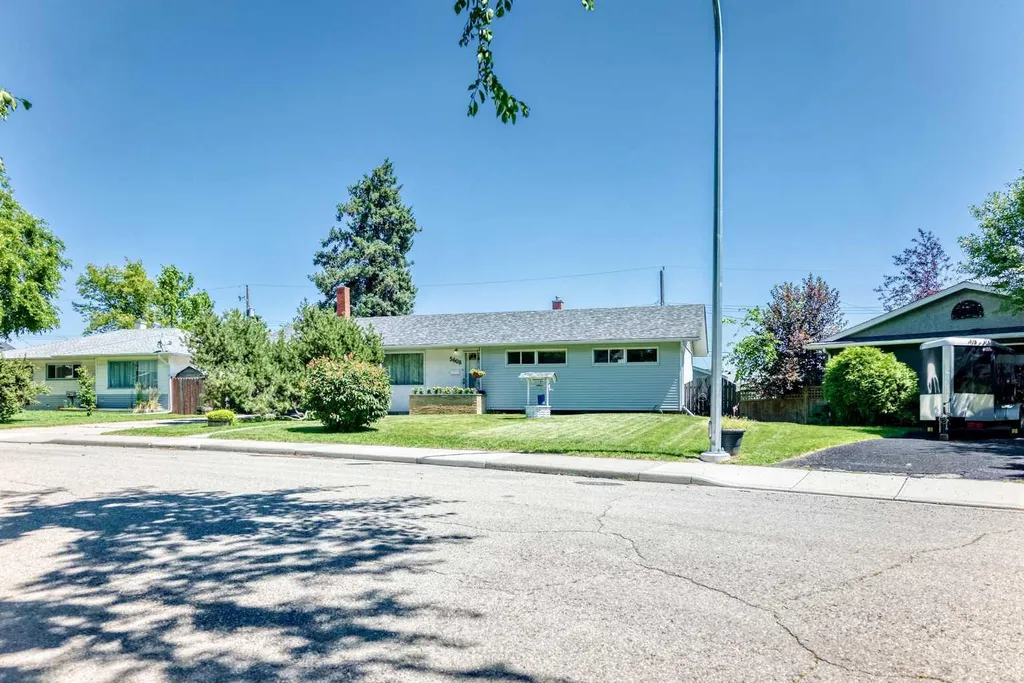 5608 Buckthorn Road NW Calgary AB T2K 2Y5