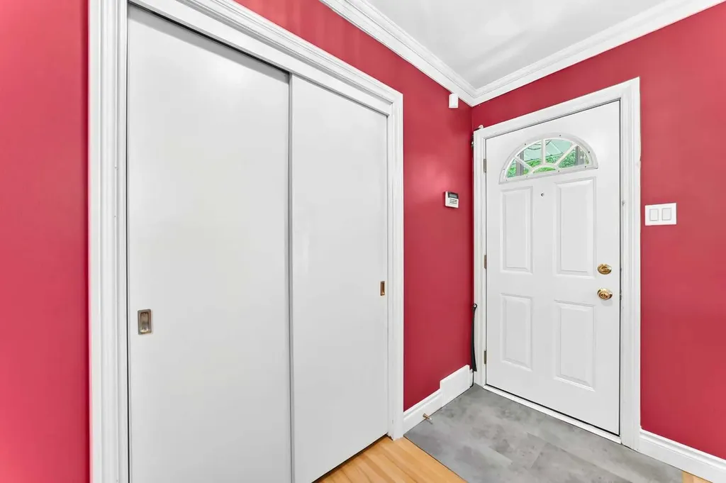 5608 Buckthorn Road NW Calgary AB T2K 2Y5
