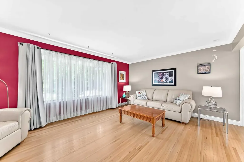 5608 Buckthorn Road NW Calgary AB T2K 2Y5