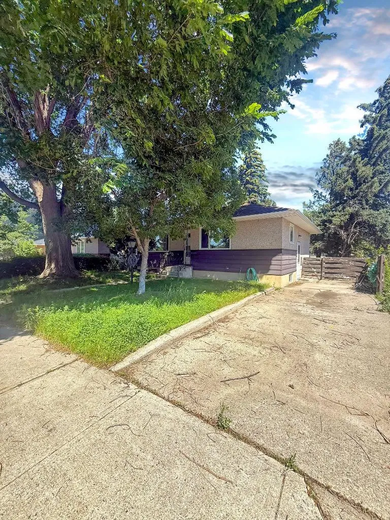 2411 5 Avenue N Lethbridge AB T1H 0N8