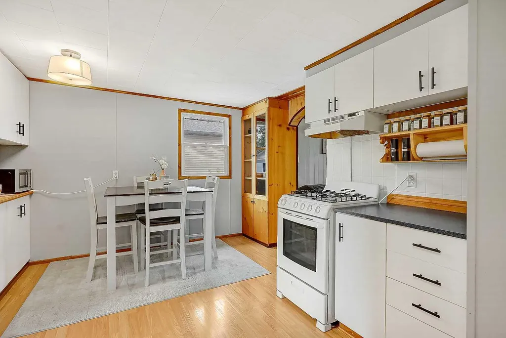 914 6 Avenue Beaverlodge AB T0H 0C0
