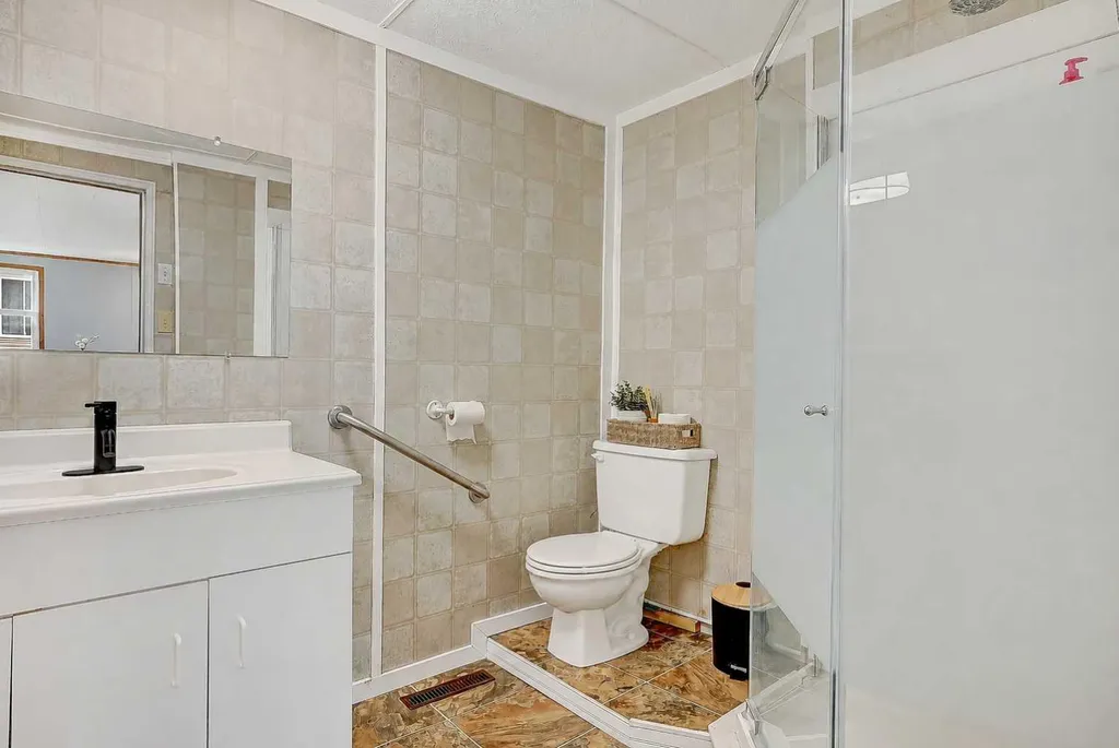 914 6 Avenue Beaverlodge AB T0H 0C0