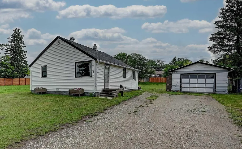 914 6 Avenue Beaverlodge AB T0H 0C0