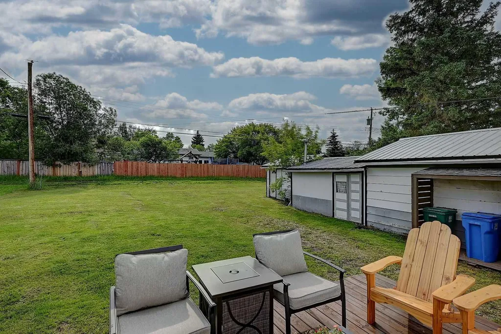 914 6 Avenue Beaverlodge AB T0H 0C0