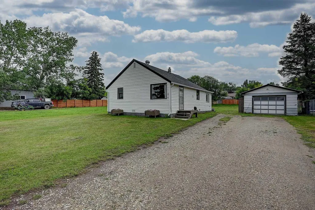 914 6 Avenue Beaverlodge AB T0H 0C0