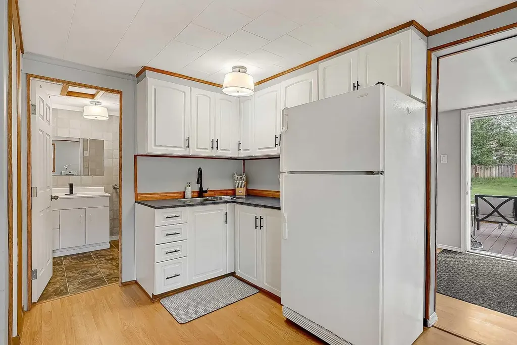 914 6 Avenue Beaverlodge AB T0H 0C0