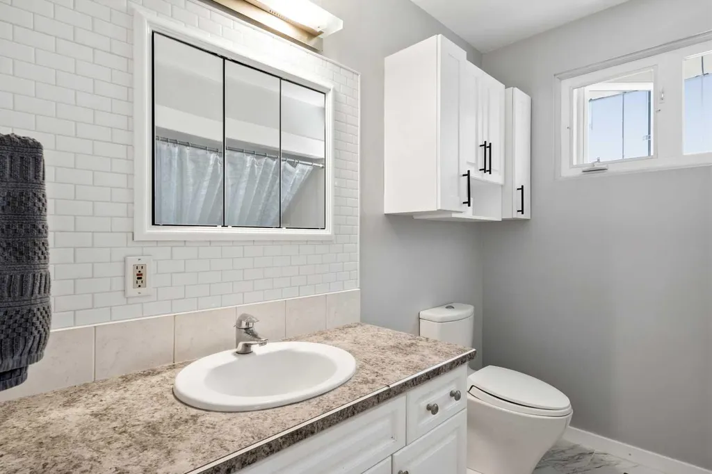 4132 50 Avenue Innisfail AB T4G 1J3