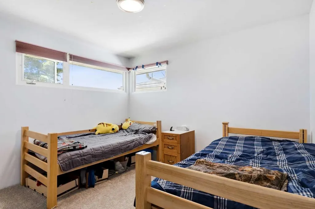 4132 50 Avenue Innisfail AB T4G 1J3