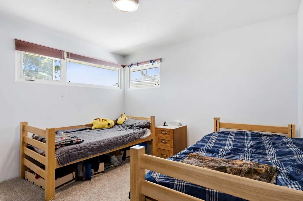 4132 50 Avenue Innisfail AB T4G 1J3