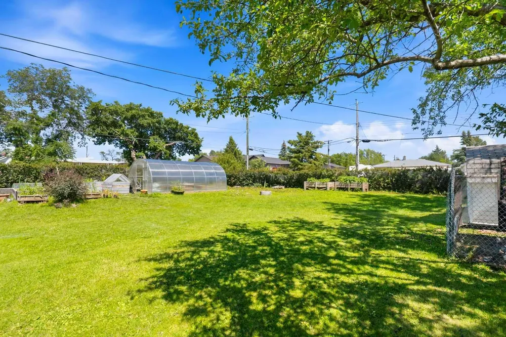 4132 50 Avenue Innisfail AB T4G 1J3