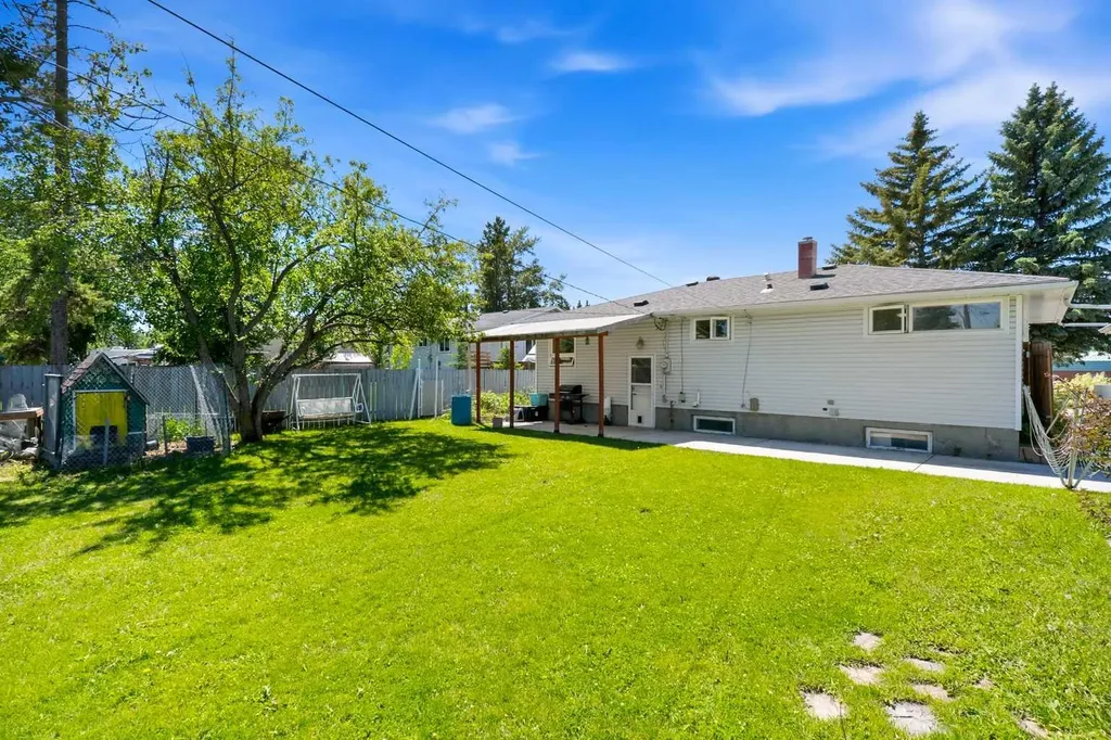 4132 50 Avenue Innisfail AB T4G 1J3