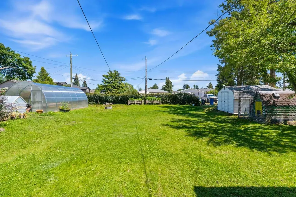 4132 50 Avenue Innisfail AB T4G 1J3