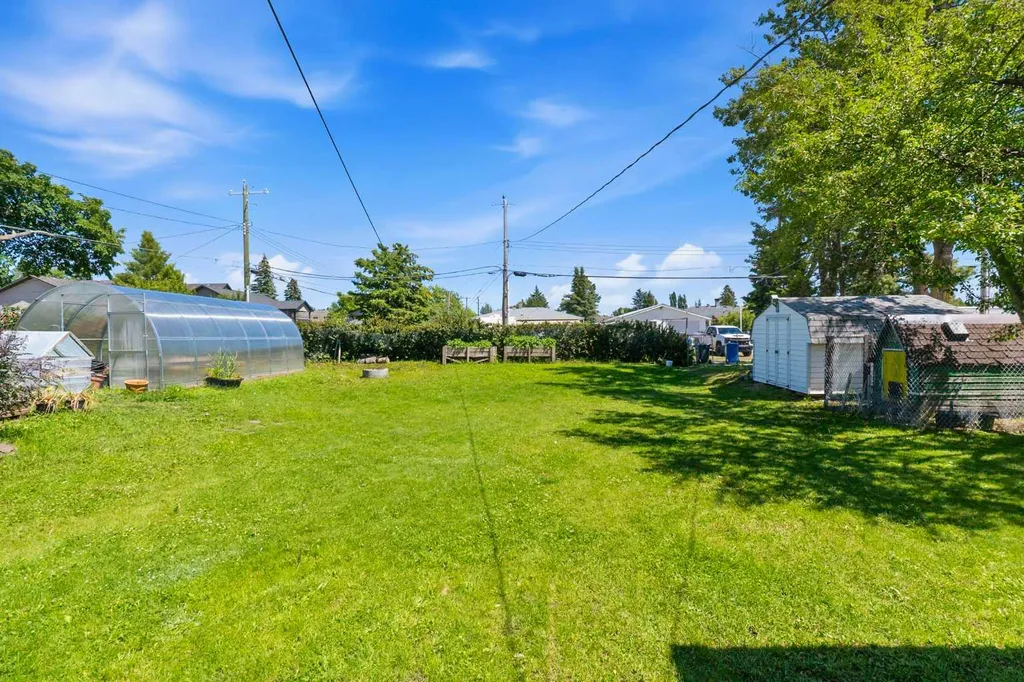 4132 50 Avenue Innisfail AB T4G 1J3