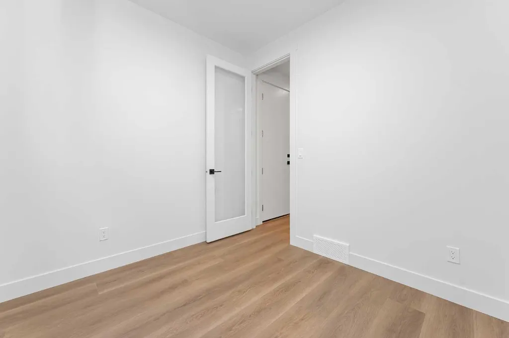 16 Waterford Place Chestermere AB T1X 3B3