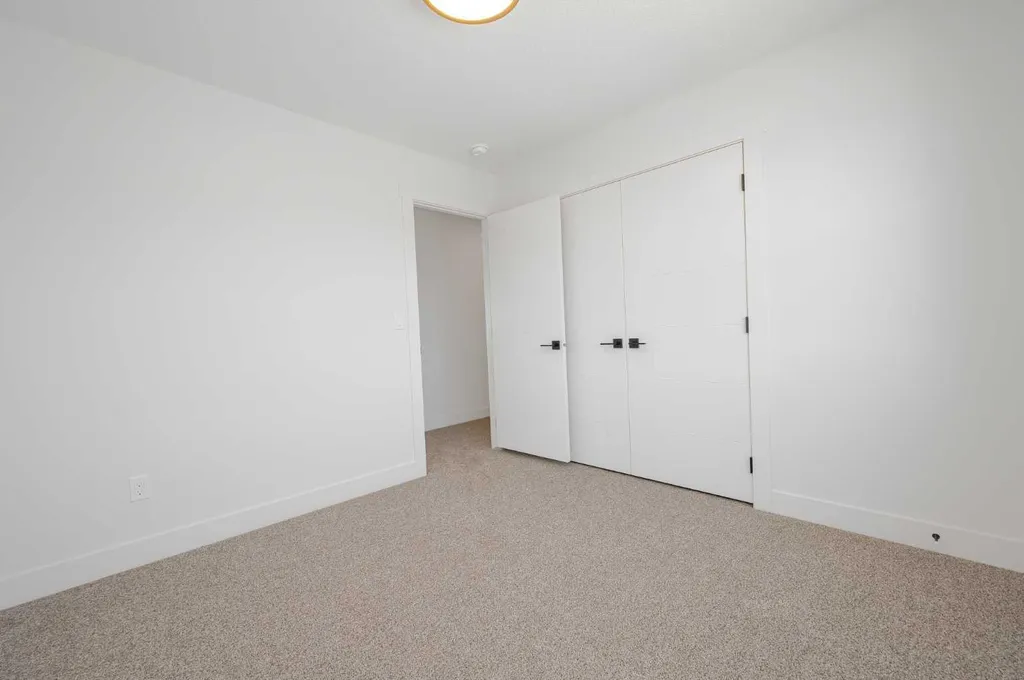 16 Waterford Place Chestermere AB T1X 3B3