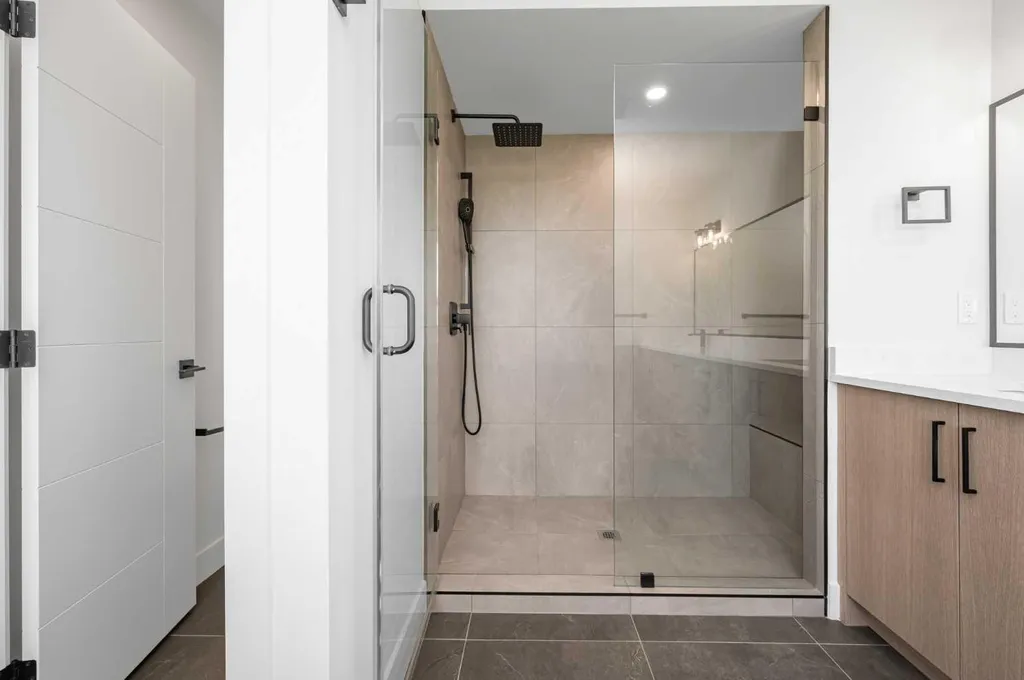 16 Waterford Place Chestermere AB T1X 3B3