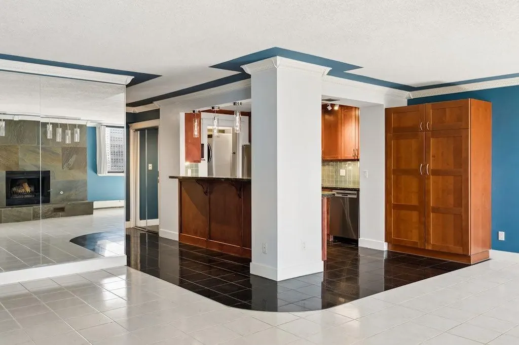 215 14 Avenue SW Calgary AB T2R0M2