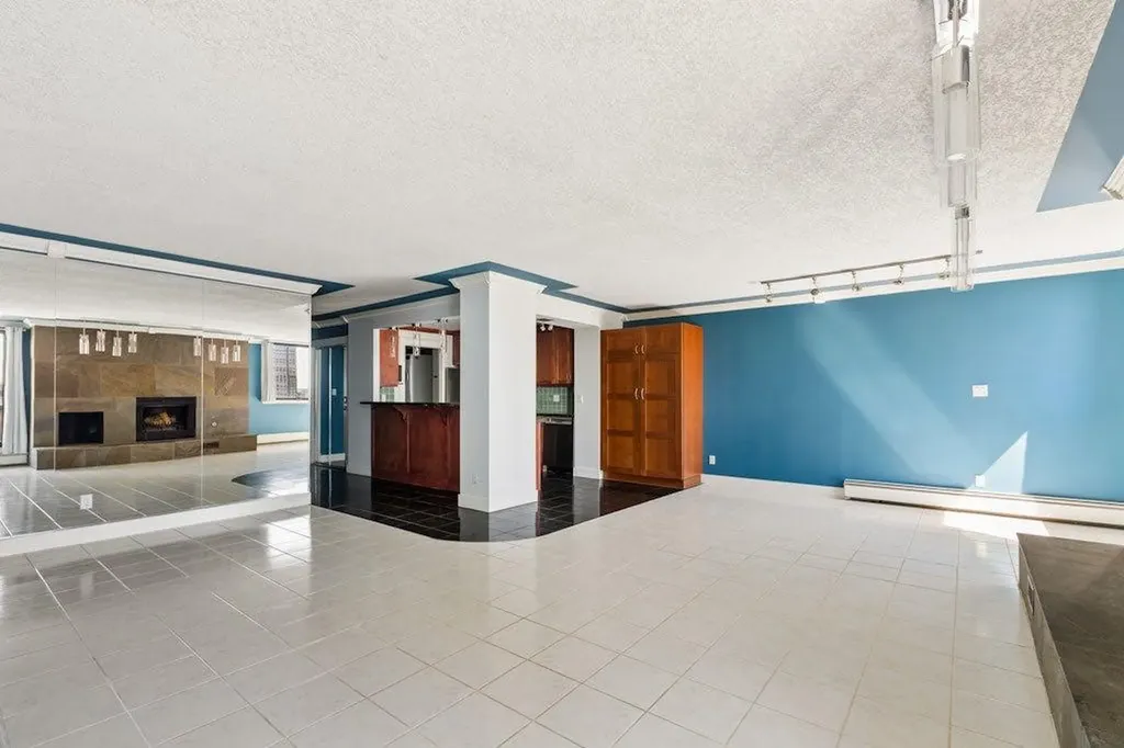 215 14 Avenue SW Calgary AB T2R0M2