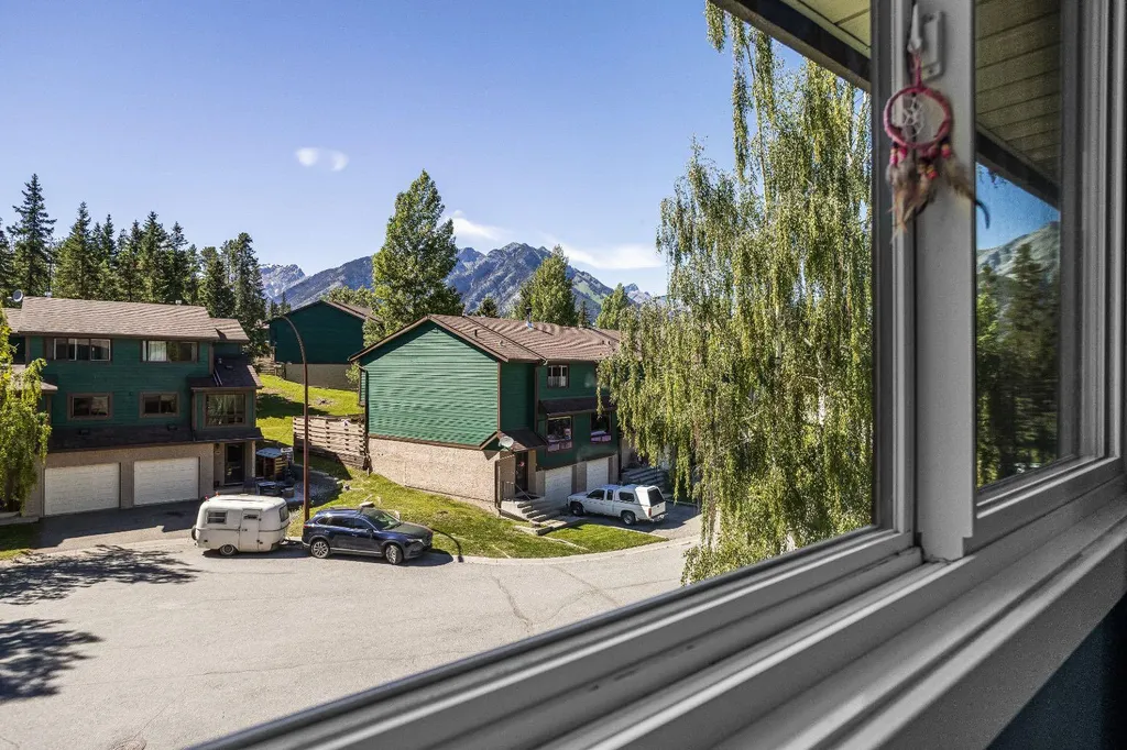 246 Kluane Drive Banff AB T0L 0C0