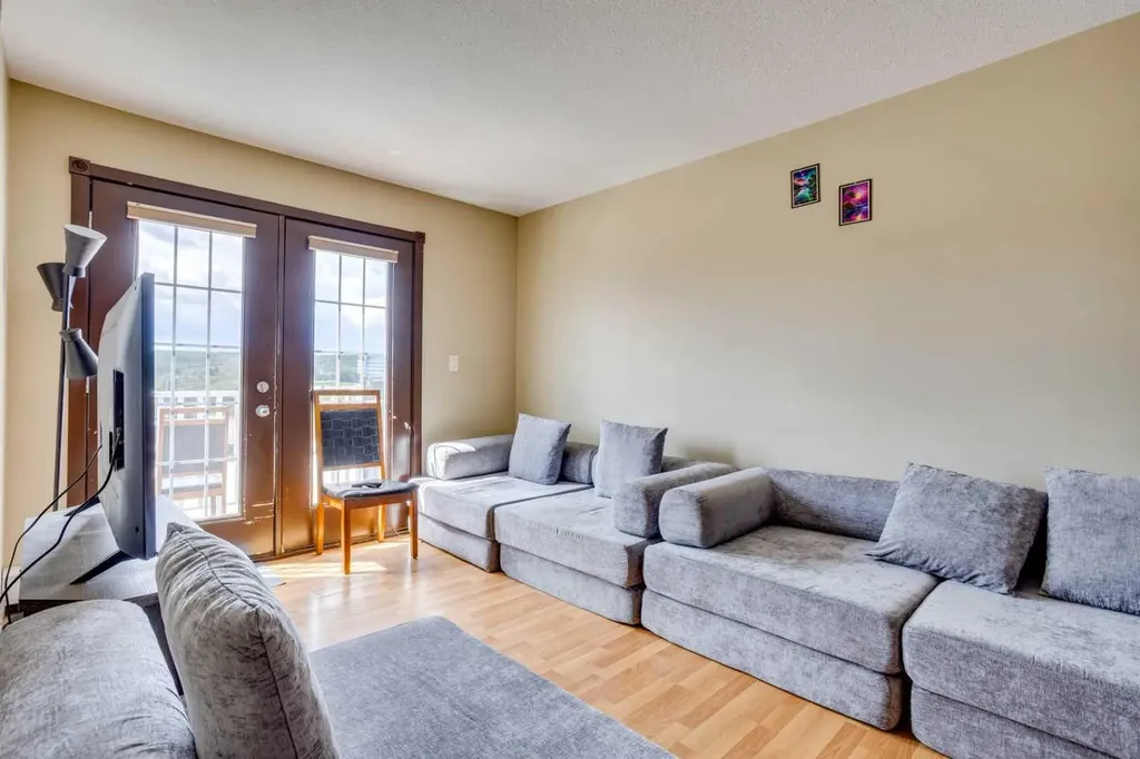 10217 Queen Street Fort Mcmurray AB T9H 5S5