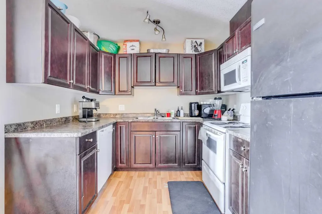 10217 Queen Street Fort Mcmurray AB T9H 5S5