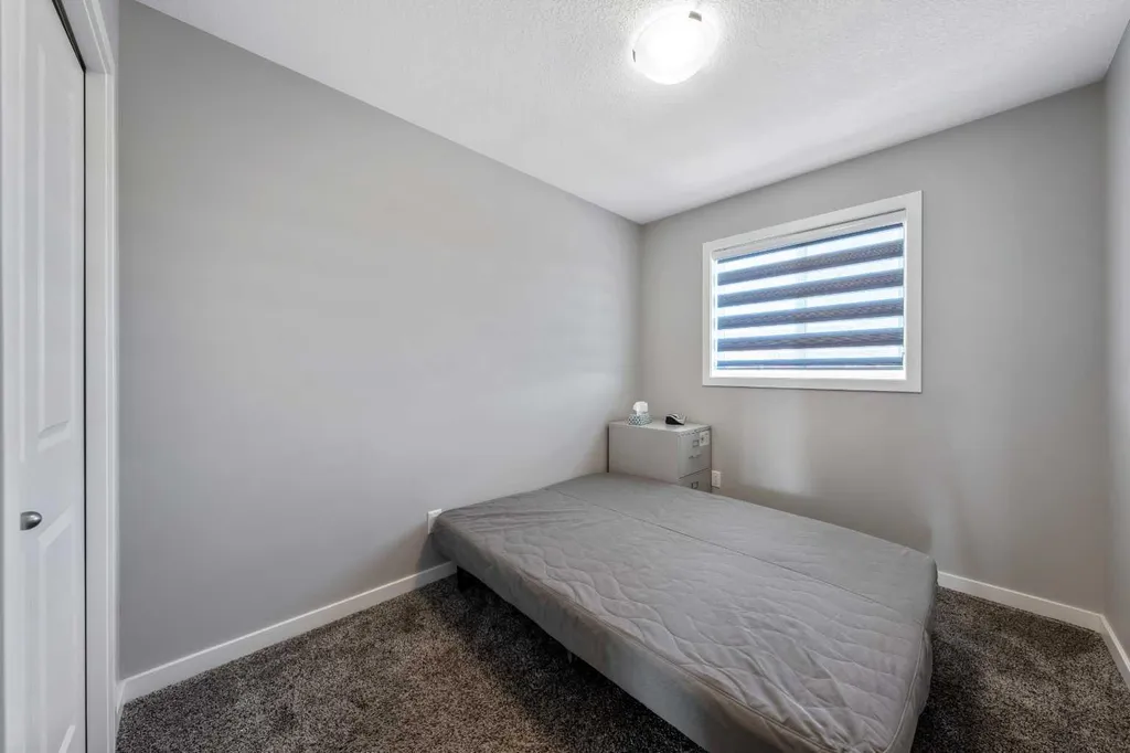 384 Chinook Gate Close SW Airdrie AB T4B 4V3