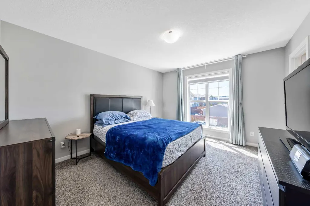 384 Chinook Gate Close SW Airdrie AB T4B 4V3
