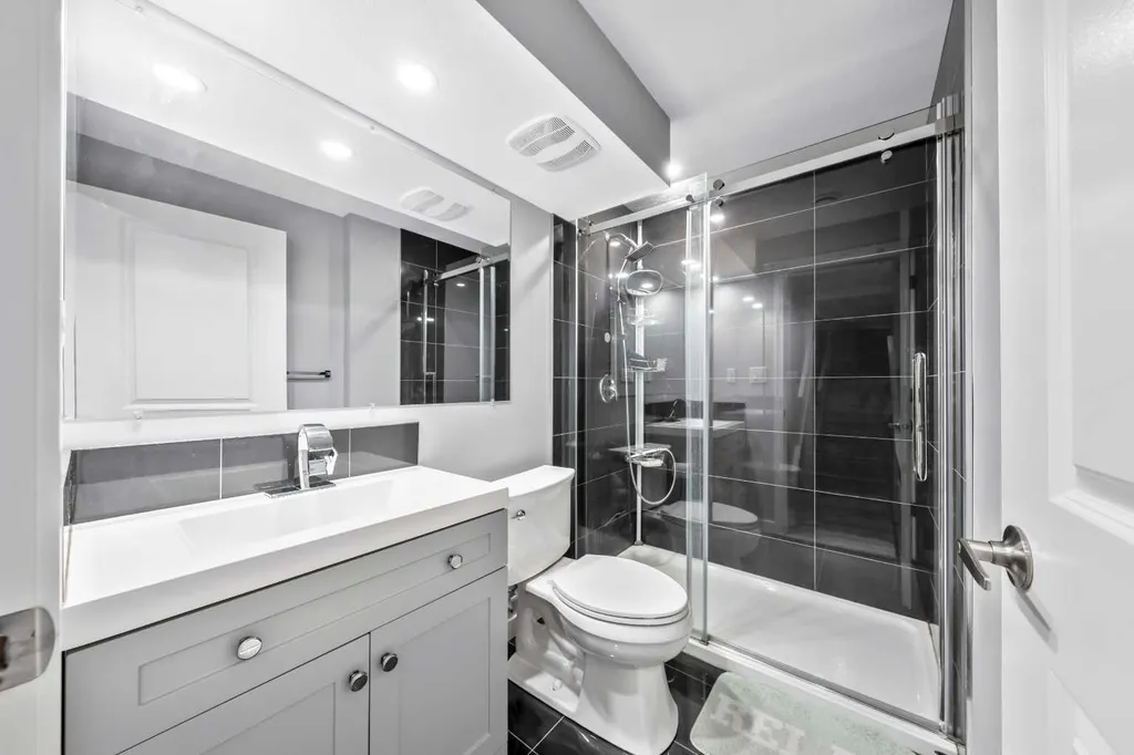 384 Chinook Gate Close SW Airdrie AB T4B 4V3