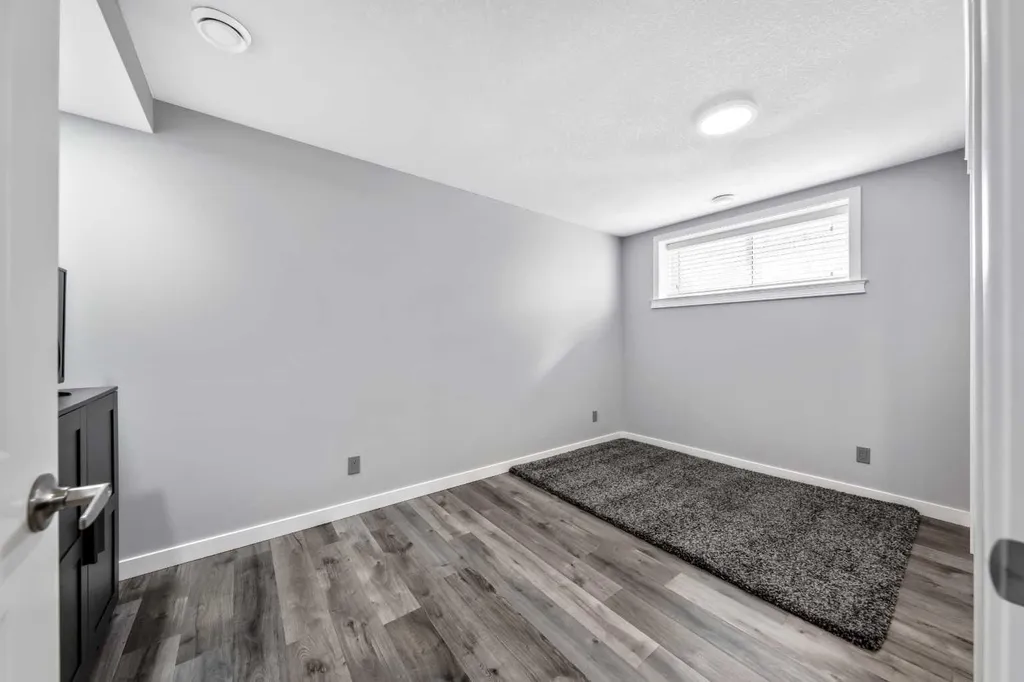 384 Chinook Gate Close SW Airdrie AB T4B 4V3