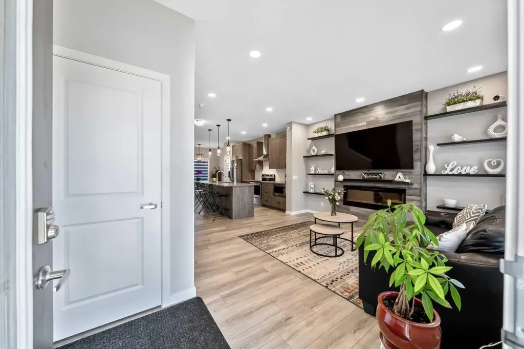 384 Chinook Gate Close SW Airdrie AB T4B 4V3