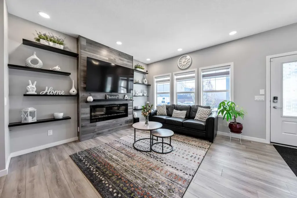 384 Chinook Gate Close SW Airdrie AB T4B 4V3
