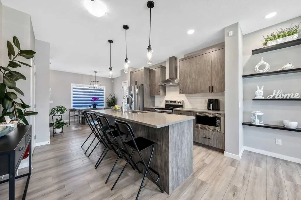 384 Chinook Gate Close SW Airdrie AB T4B 4V3