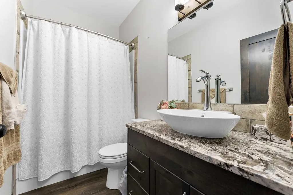 215 Hamptons Crescent SE Medicine Hat AB T1B0P4