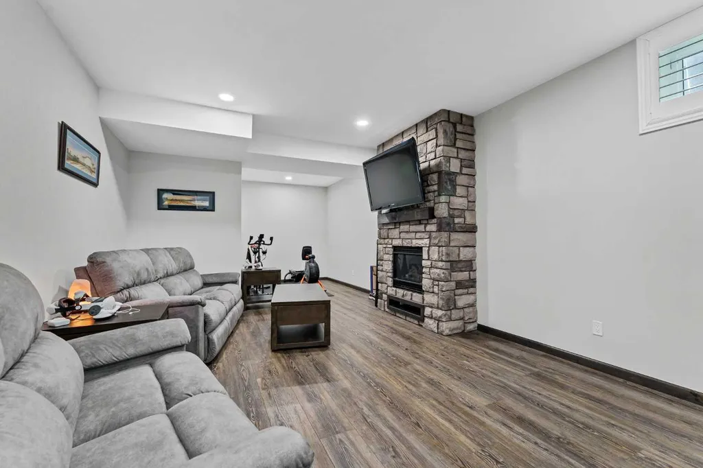 215 Hamptons Crescent SE Medicine Hat AB T1B0P4