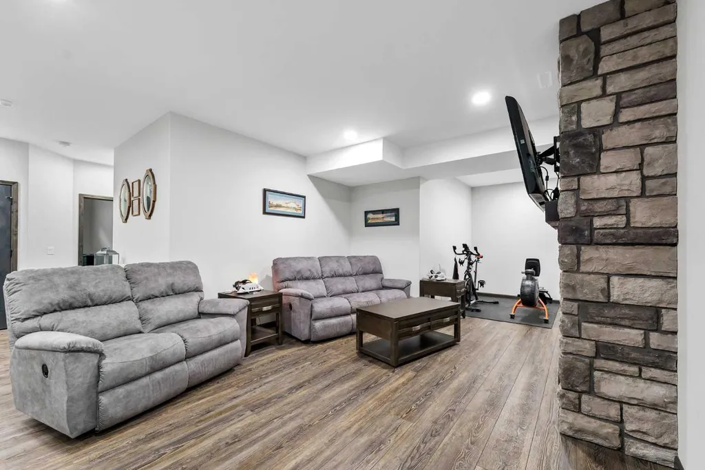 215 Hamptons Crescent SE Medicine Hat AB T1B0P4