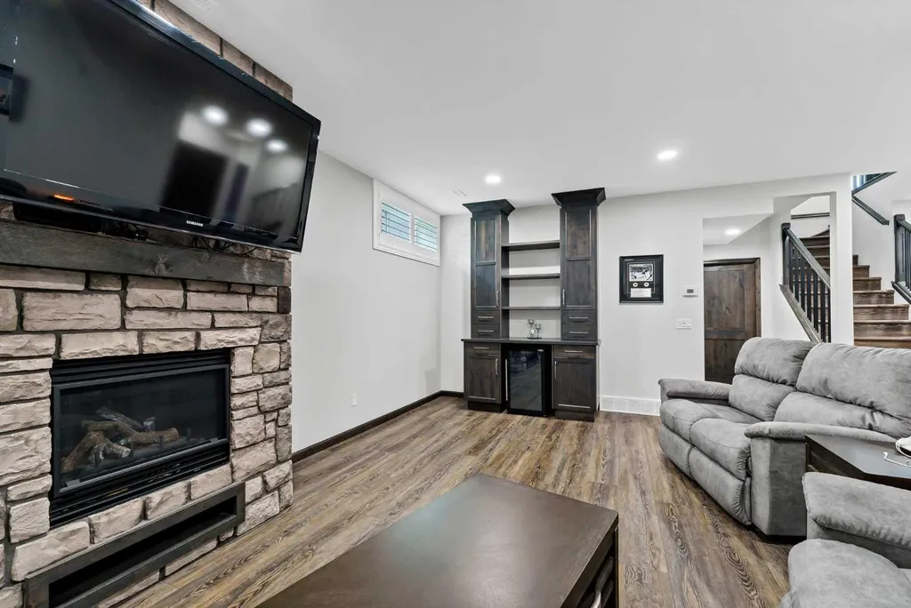215 Hamptons Crescent SE Medicine Hat AB T1B0P4