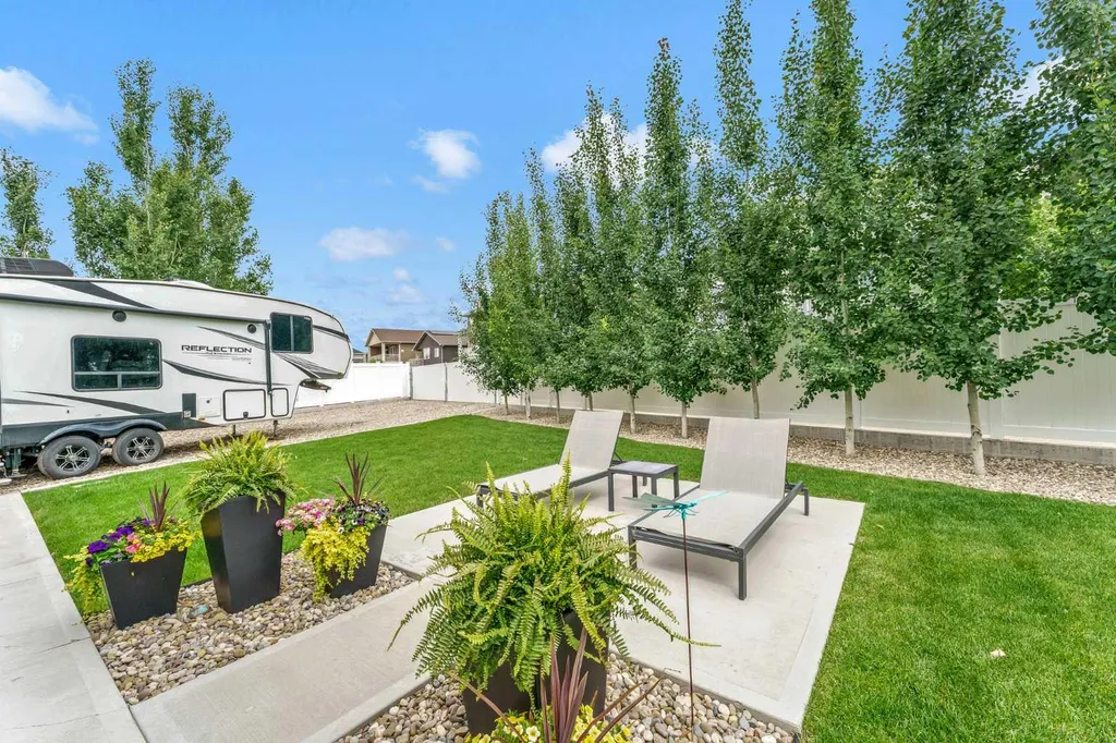 215 Hamptons Crescent SE Medicine Hat AB T1B0P4