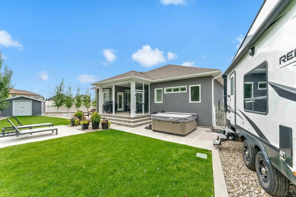 215 Hamptons Crescent SE Medicine Hat AB T1B0P4