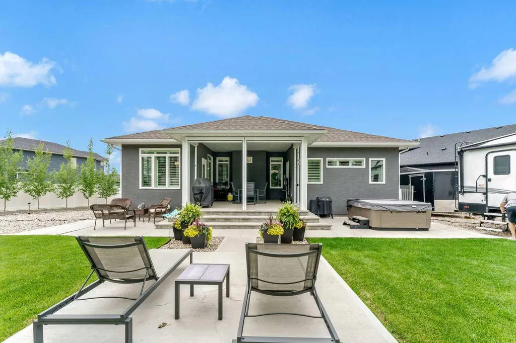 215 Hamptons Crescent SE Medicine Hat AB T1B0P4