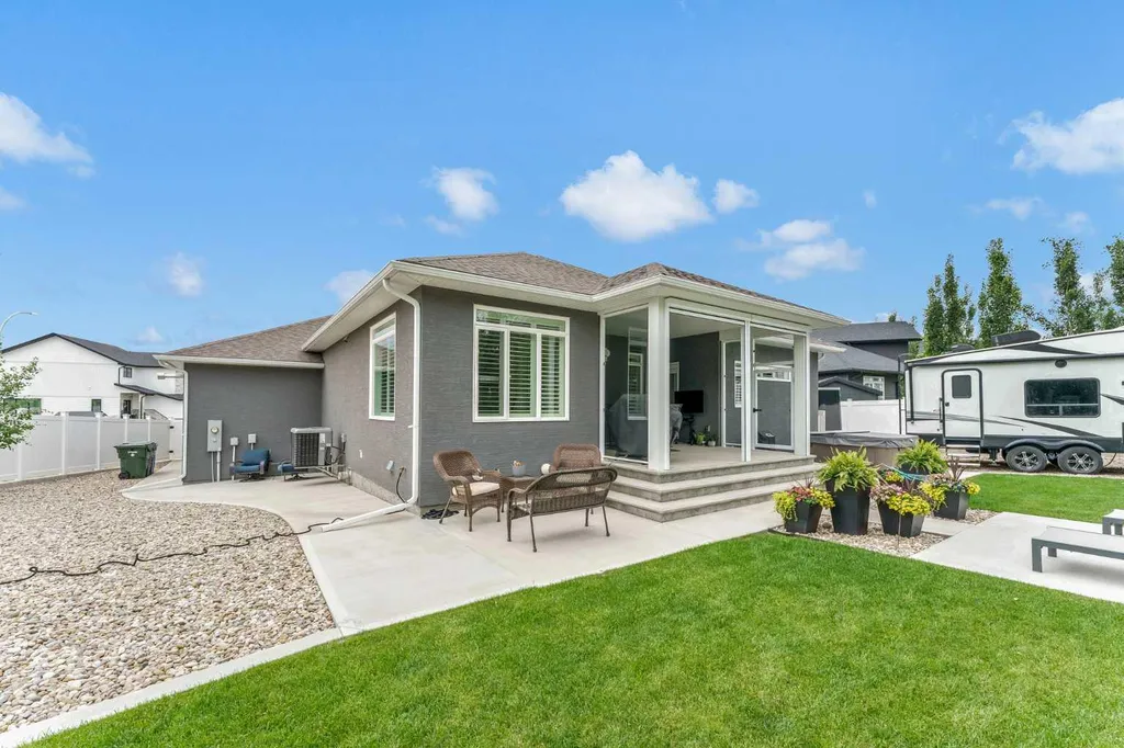 215 Hamptons Crescent SE Medicine Hat AB T1B0P4