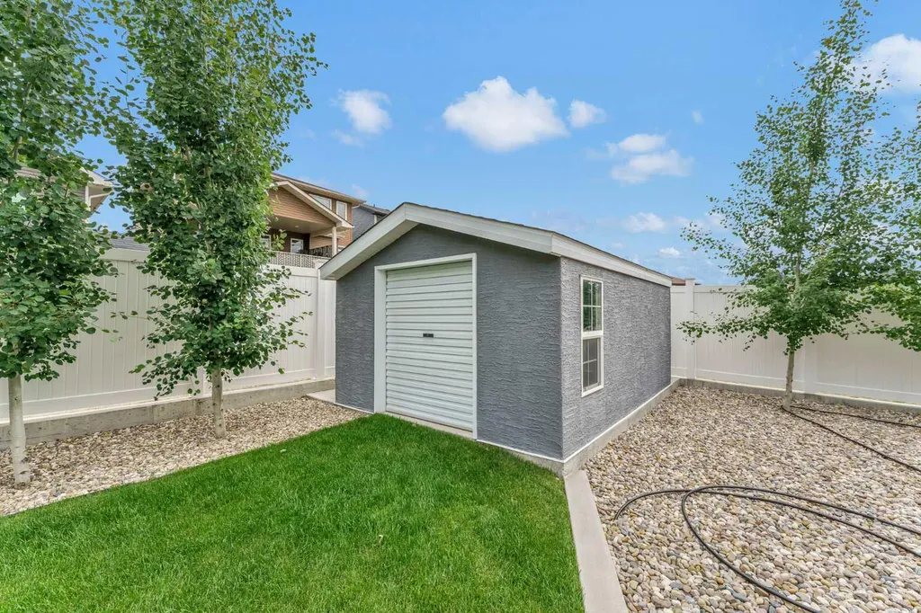 215 Hamptons Crescent SE Medicine Hat AB T1B0P4
