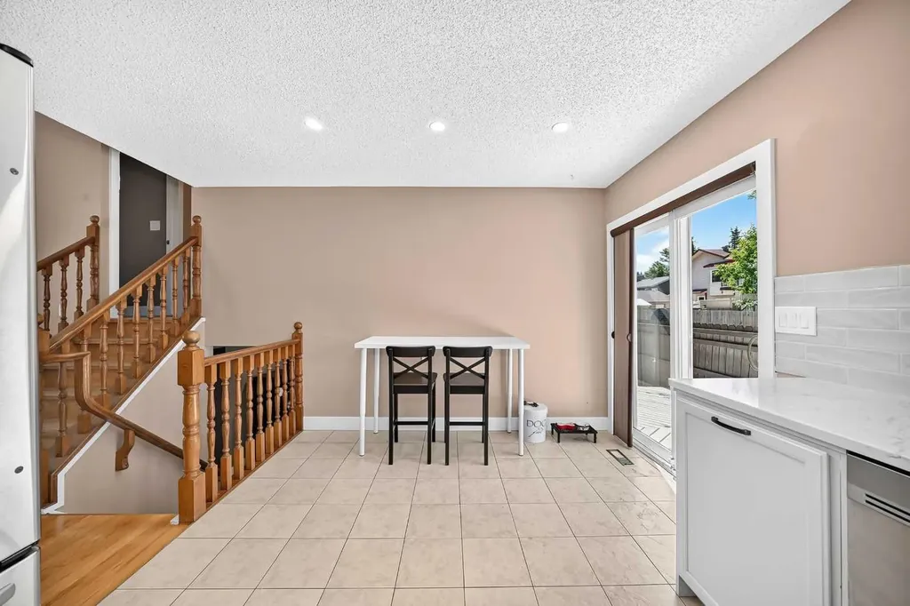 12 Sunvale Mews SE Calgary AB T2X 2P5