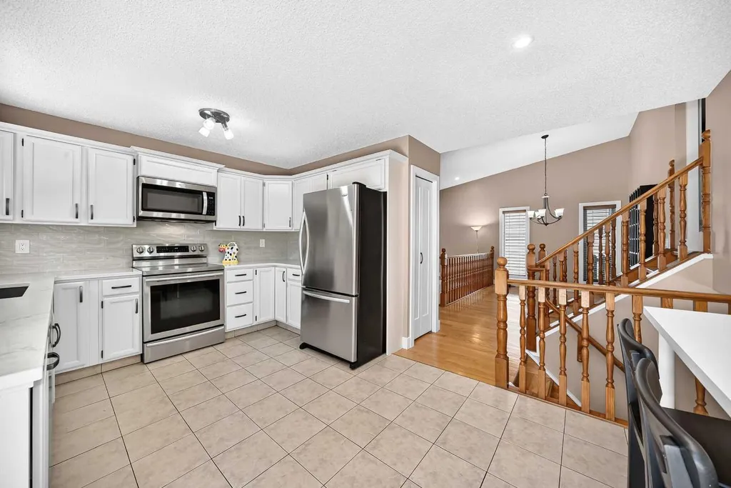 12 Sunvale Mews SE Calgary AB T2X 2P5