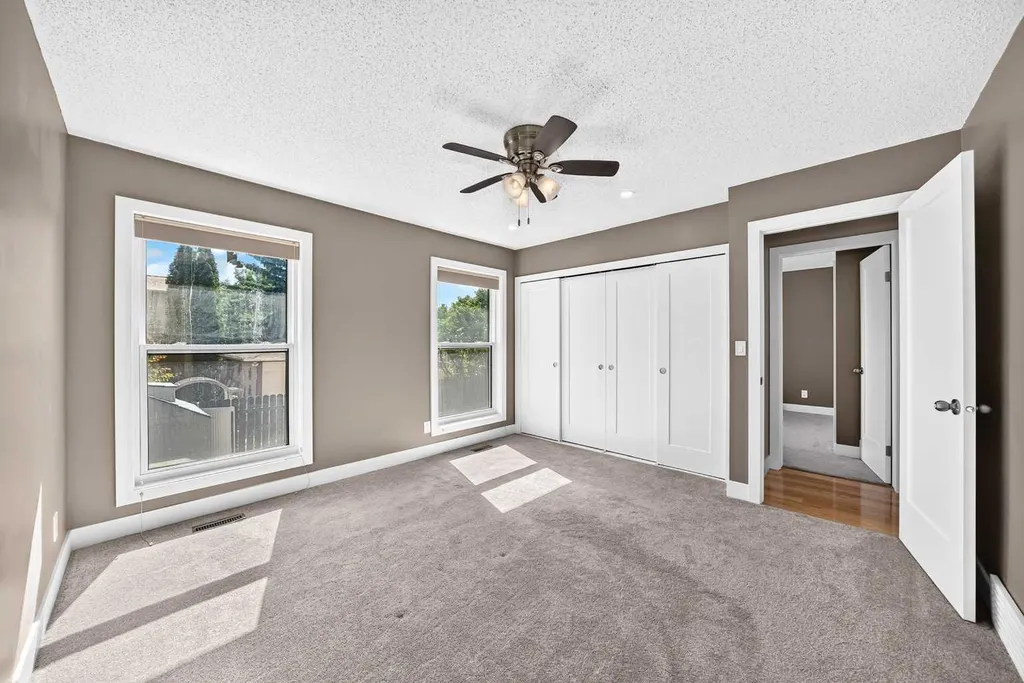 12 Sunvale Mews SE Calgary AB T2X 2P5