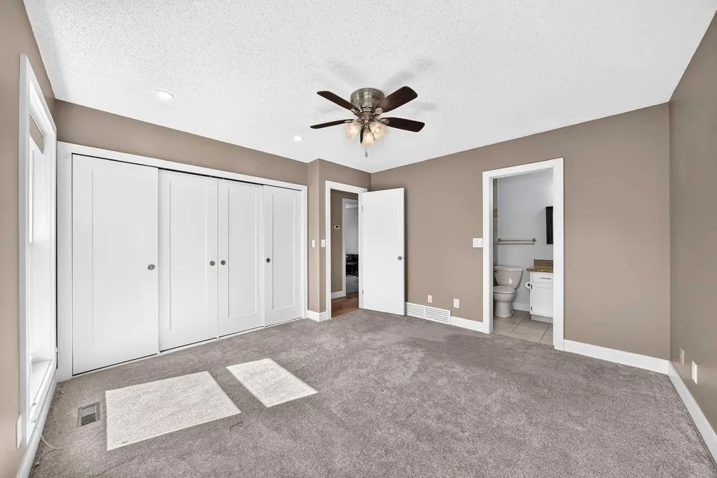 12 Sunvale Mews SE Calgary AB T2X 2P5