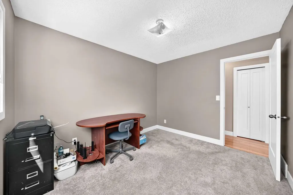 12 Sunvale Mews SE Calgary AB T2X 2P5