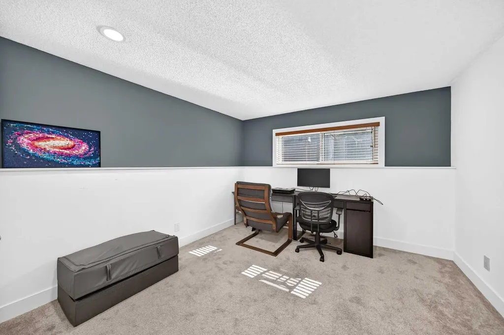 12 Sunvale Mews SE Calgary AB T2X 2P5